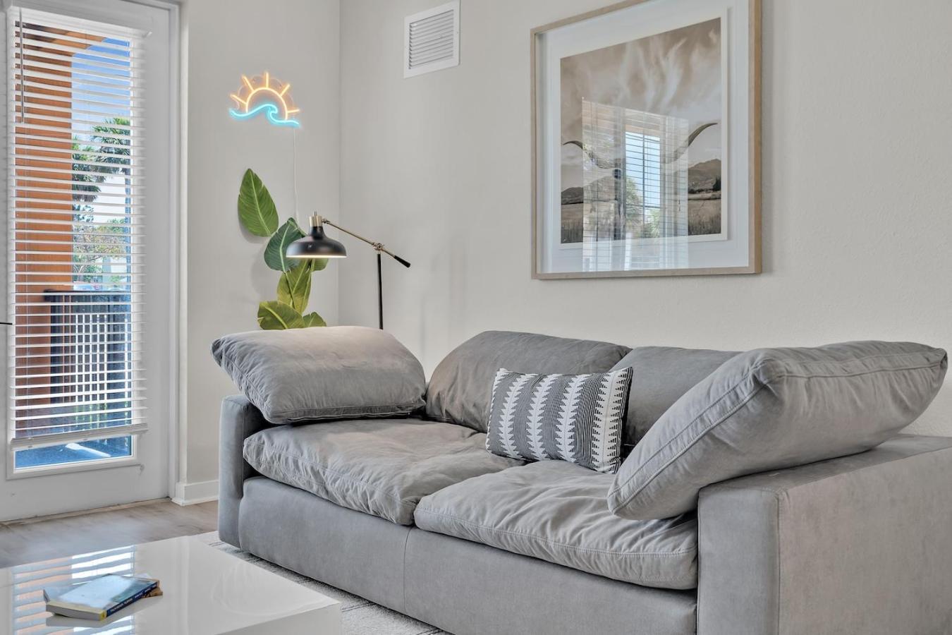 Cozy Retreat 2 Bedroom Hideaway Moments From The Sand 보인톤비치 외부 사진